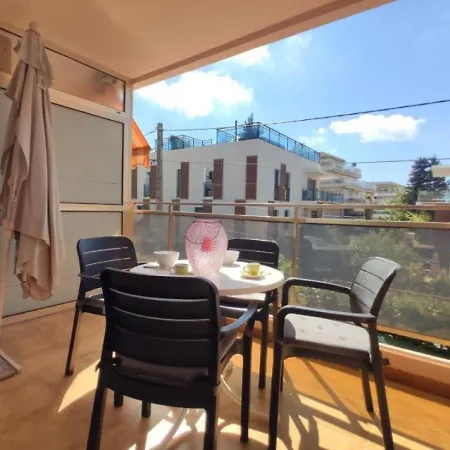 Appartement Juan Les Pins, 2 Pieces, 4 Personnes - Fr-1-252-167 *